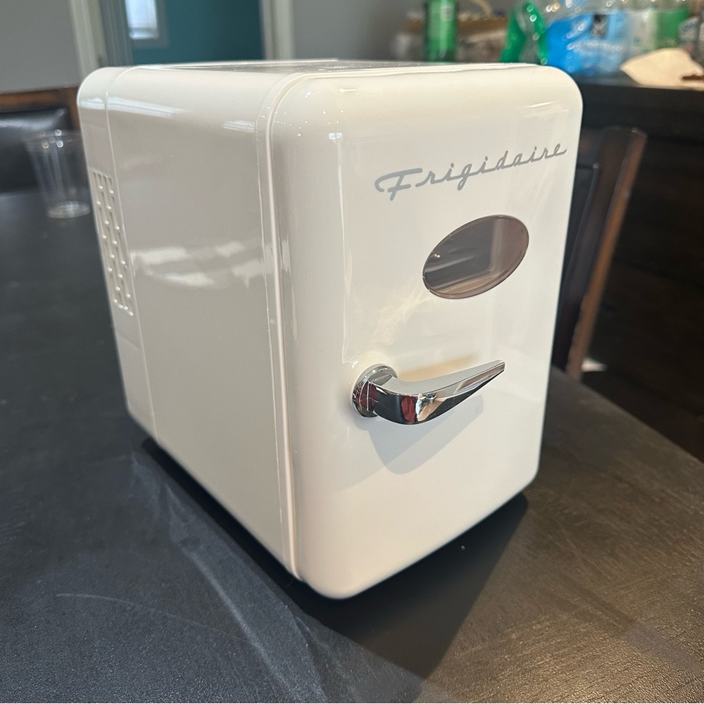 Frigidaire Retro Mini Fridge